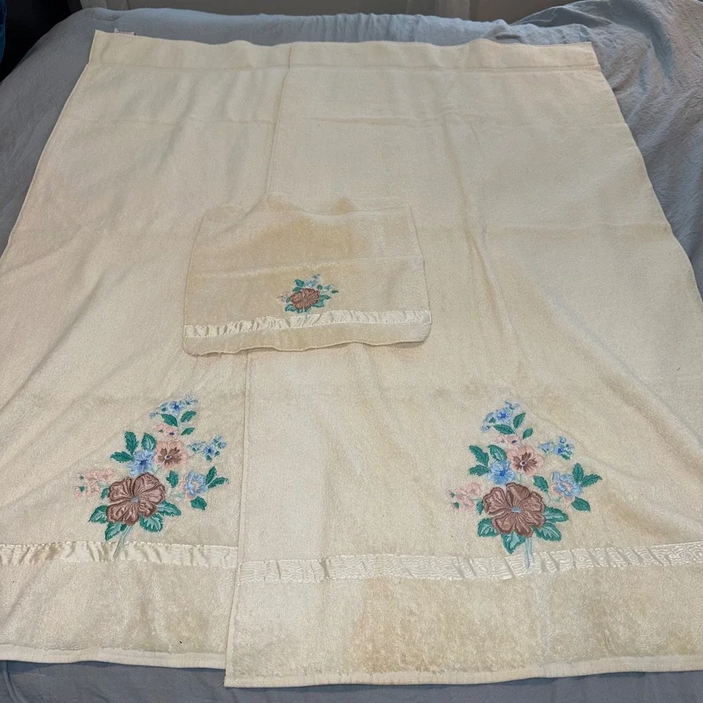 VTG Martex Inspiration Pima Cotton‎ Towel Set 3pc Floral Embroidered Cream USA